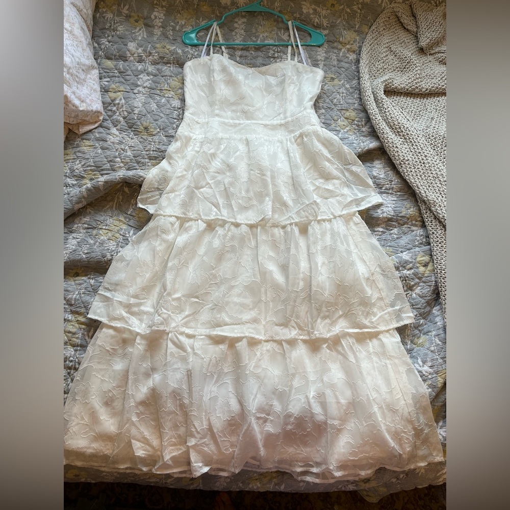 White Lulu’s tiered dress